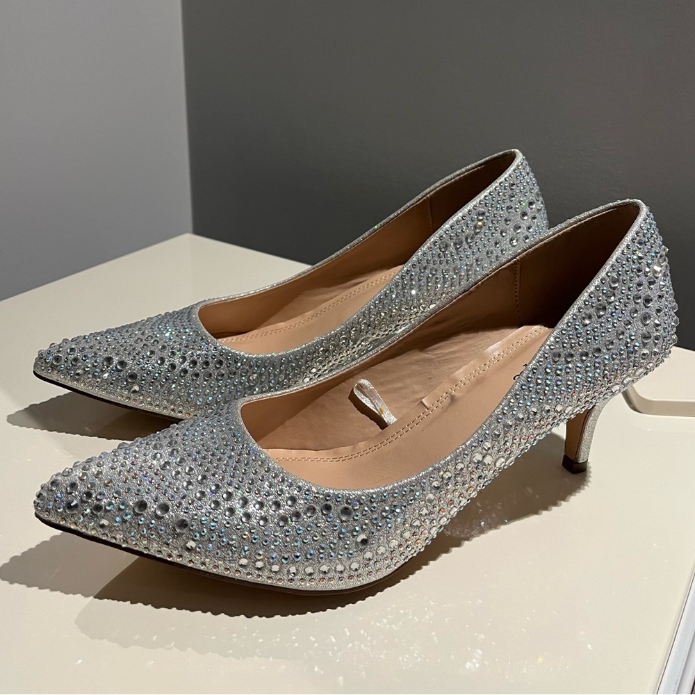 Camille La Vie Bejewelled Kitten Heel NWOT